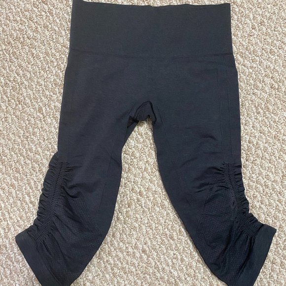 lululemon athletica Pants - Lululemon In the Flow Crop Size 4 EUC